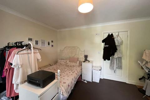 Studio to rent, London Road TN13