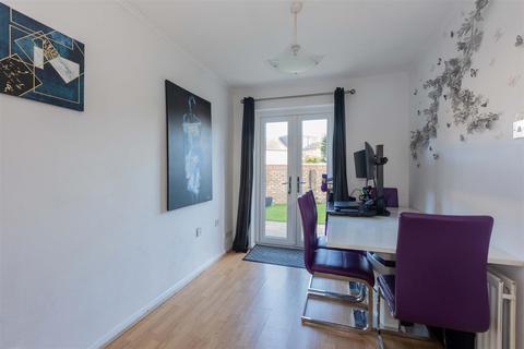 3 bedroom end of terrace house for sale, Roebuck Green, Cippenham