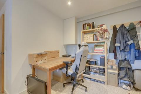 Studio for sale, Hither Green Lane, London, SE13