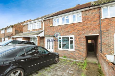 3 bedroom terraced house to rent, Trelawney Avenue, Langley