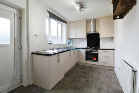 3 bedroom terraced house to rent, Trelawney Avenue, Langley