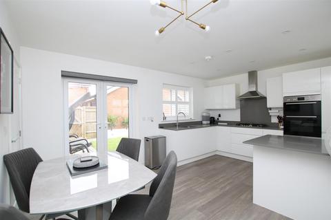 4 bedroom detached house for sale, Brewers Way, Faygate