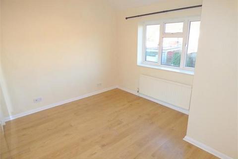 3 bedroom terraced house to rent, Rossiter Close, Langley, Berkshire