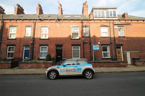 4 bedroom terraced house to rent, Park Crescent, Armley, Leeds, West Yorkshire, LS12