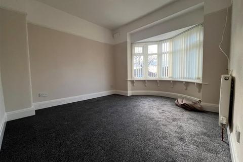 2 bedroom semi-detached house to rent, Bradley Green Road, Hyde SK14