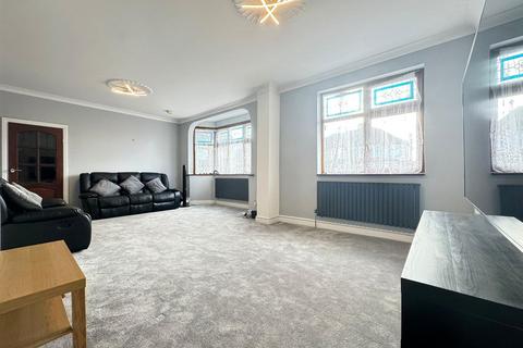 6 bedroom end of terrace house for sale, Mellows Road, Ilford