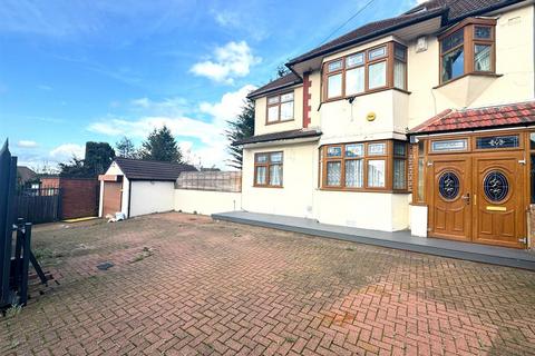 6 bedroom end of terrace house for sale, Mellows Road, Ilford