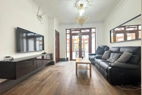 6 bedroom end of terrace house for sale, Mellows Road, Ilford