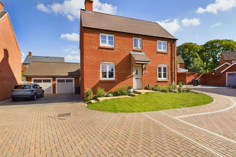 4 bedroom detached house for sale, Tollgate Close, Towcester, NN12