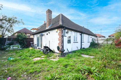 3 bedroom bungalow for sale, West End Road, Ruislip HA4