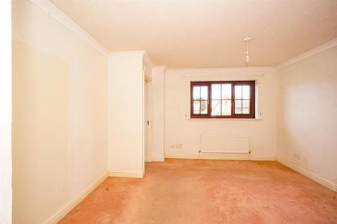 6 Epsom Close, St Leonards-on-sea, TN38 0WG