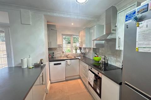 3 bedroom house to rent, New Park Avenue, London N13