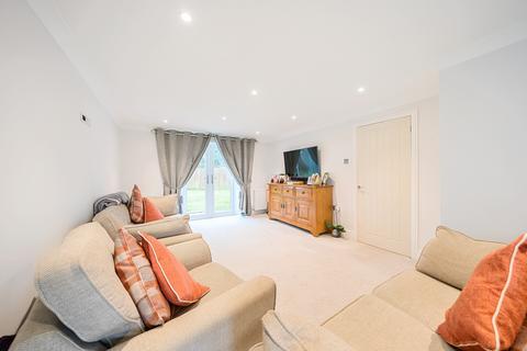 3 bedroom detached house for sale, Windsor Close, Alton, Hampshire, GU34