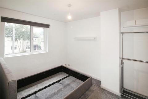 25 Ashbourne Avenue, Bradford, BD2 4AW
