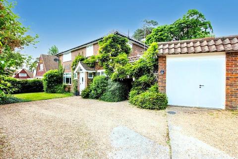 17 Taleworth Road, Ashtead, KT21 2PT