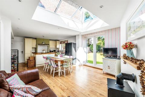 17 Taleworth Road, Ashtead, KT21 2PT