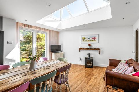 17 Taleworth Road, Ashtead, KT21 2PT