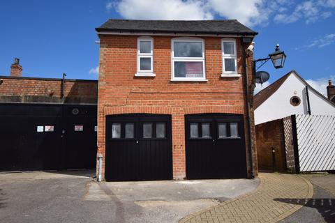 2 bedroom apartment for sale, Loes Alley, Rear of 60 High Street, Alton, Hampshire, GU34