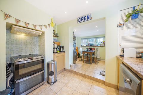 3 bedroom semi-detached house for sale, Basingstoke Road, Alton, Hampshire, GU34