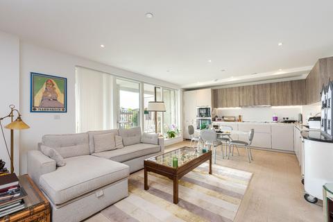 3 bedroom flat for sale, The Avenue, London