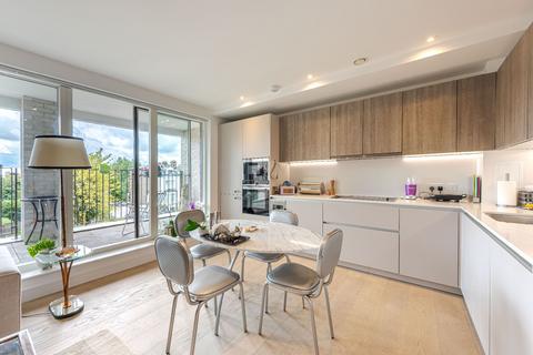 3 bedroom flat for sale, The Avenue, London