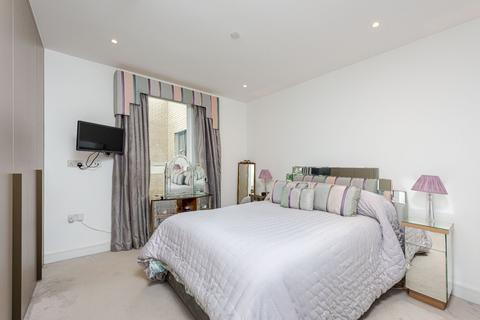 2 bedroom flat for sale, The Avenue, London