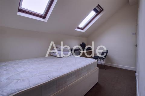 4 bedroom house to rent, Hessle View, Hyde Park, Leeds