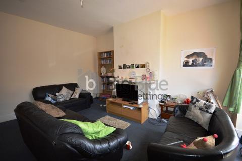 3 bedroom terraced house to rent, 31 Royal Park Avenue - Hyde Park, Leeds LS6