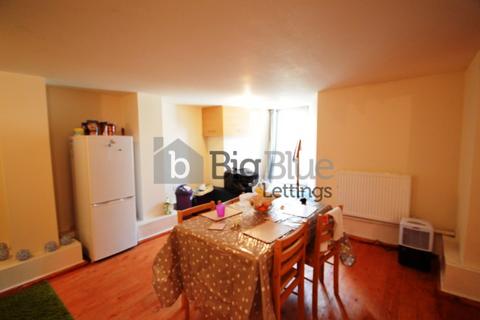 3 bedroom terraced house to rent, 31 Royal Park Avenue - Hyde Park, Leeds LS6