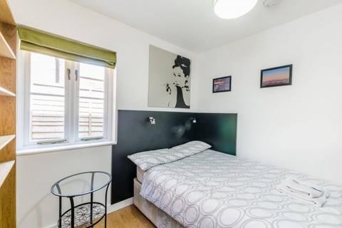 Studio to rent, Hampstead, London NW3