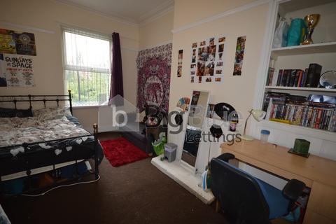 6 bedroom terraced house to rent, 33 Chestnut Avenue, Hyde Park, Leeds LS6