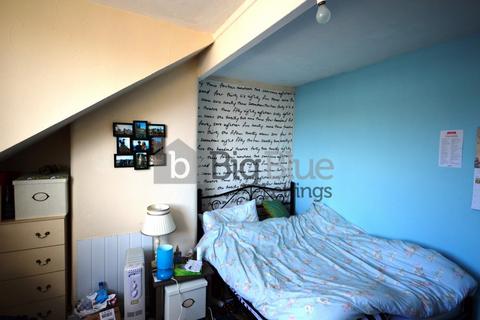 3 bedroom property to rent, 26 Royal Park Avenue, Hyde Park, Leeds LS6
