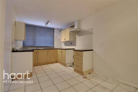 3 bedroom terraced house to rent, Adderley