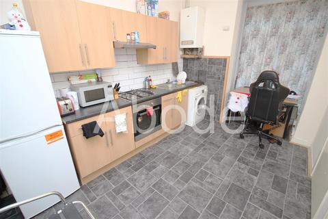 3 bedroom house to rent, Brudenell Street, Hyde Park, Leeds