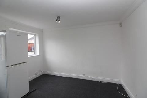 3 bedroom terraced house to rent, Burwell Road, Middlesbrough