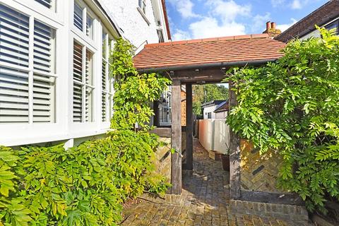 Herries Greensted Green, Ongar, CM5 9LF