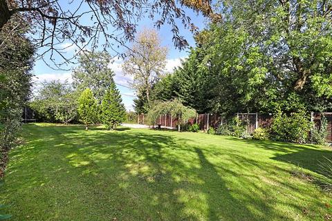 Herries Greensted Green, Ongar, CM5 9LF