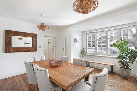 Herries Greensted Green, Ongar, CM5 9LF