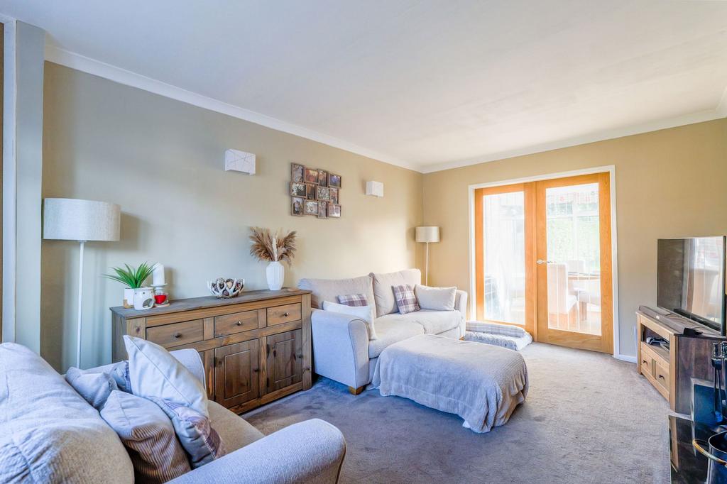 Chatsworth Avenue, Macclesfield SK11 2 bed terraced house for sale £