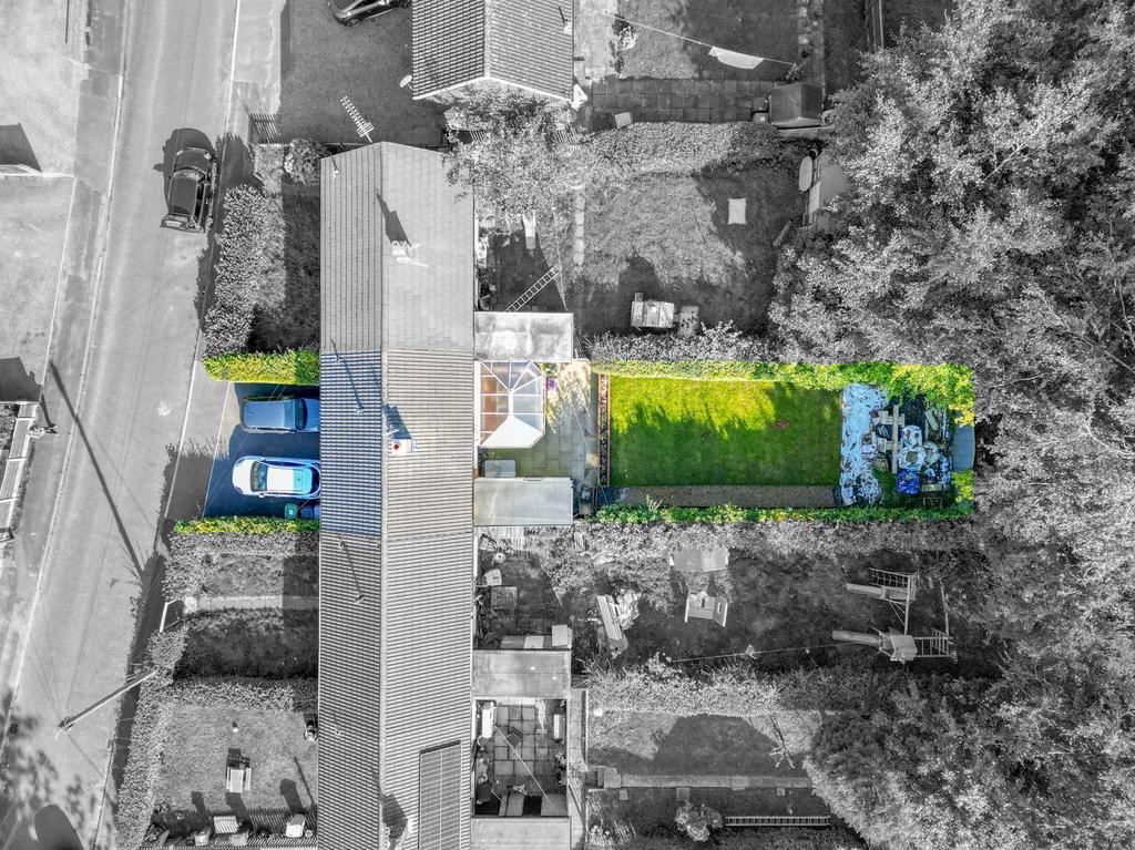 Chatsworth Avenue, Macclesfield SK11 2 bed terraced house for sale £