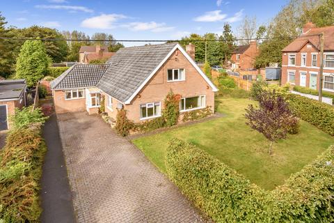 3 bedroom detached bungalow for sale, Hilltop Road, Oakengates, Telford, TF2 6AY.