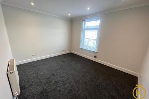 3 bedroom terraced house to rent, Shearer Road