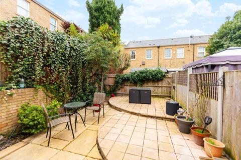 3 bedroom house to rent, Helena Square, Rotherhithe, London, SE16