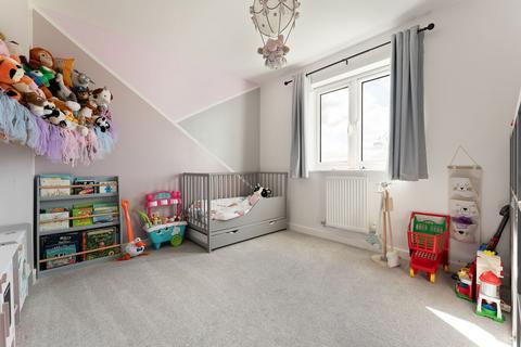 73 Adlam Way, Salisbury, SP2 9FA