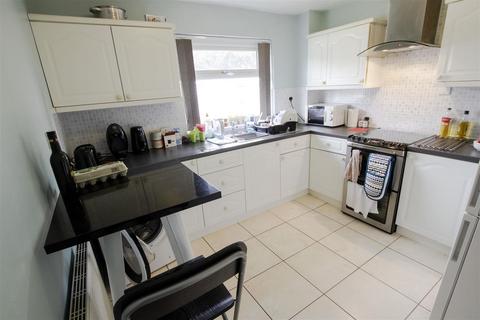 2 bedroom house to rent, Leahurst Crescent, Birmingham B17