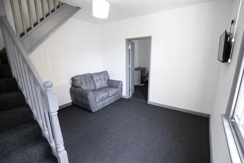 2 bedroom flat to rent, Greenfield Road, Birmingham B17