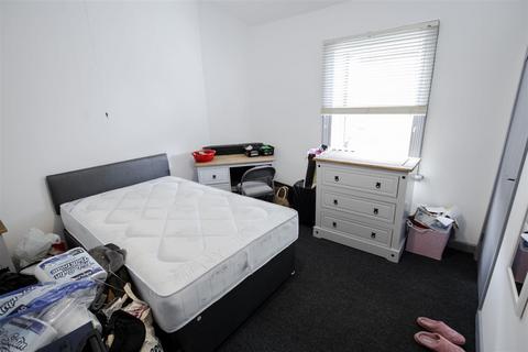 2 bedroom flat to rent, Greenfield Road, Birmingham B17