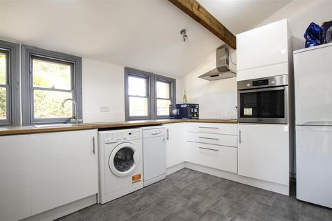 2 bedroom apartment to rent, Greenfield Road, Birmingham B17