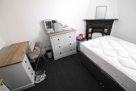 2 bedroom apartment to rent, Greenfield Road, Birmingham B17