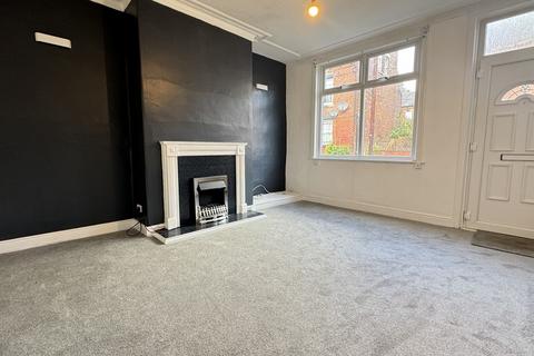 2 bedroom terraced house to rent, Moorfield Avenue, Leeds LS12